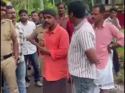കാർത്തികപ്പള്ളി: കുമാരപുരത്ത് സൈനികന്റെ വീട്ടിലെ മോഷണം, പ്രതിയെ കസ്റ്റഡിയിൽ വാങ്ങി തെളിവെടുപ്പിനായി തിരുവനന്തപുരത്തേക്ക് കൊണ്ടുപോയി
