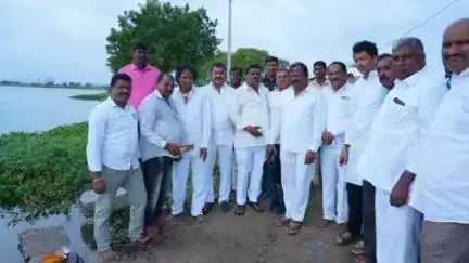 పటాన్​​చెరు: సాకి చెరువులో గుర్రపు డెక్క తొలగింపు పనులను ప్రారంభించిన పటాన్చెరు ఎమ్మెల్యే గూడెం మహిపాల్ రెడ్డి