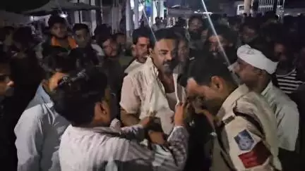बक्स्वाहा: जैतूपुरा में वृद्ध की मौत के बाद बवाल, ग्रामीणों ने बकस्वाहा बस स्टैंड पर किया चक्काजाम
