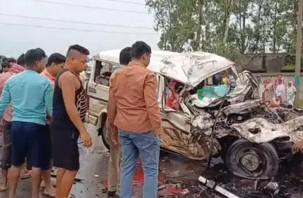 বিয়েবাড়ি থেকে ফেরার পথে বড় দুর্ঘটনা পুরুলিয়ায়, লরির সঙ্গে গাড়ির সংঘর্ষে মৃত 9