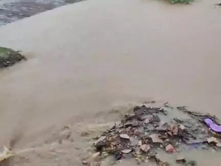 जिला शिवपुरी ग्राम भाटी बरसात में हुआ बेहाल लोक बैग बहुत परेशान हो रहे हैं#
