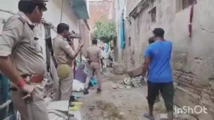 बहराइच: चिक्कीपुरा में अवैध अतिक्रमण पर नगर पालिका ने की कार्रवाई, घोड़े बांधकर रास्ता किया गया था बंद