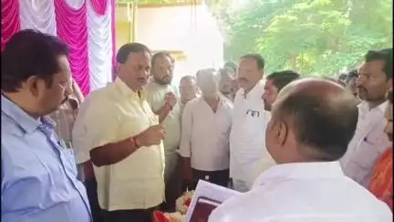 ಶ್ರೀರಂಗಪಟ್ಟಣ: ಸಾಬರಿಗೆ ಸರ್ಕಾರಿ ಭೂಮಿ ಪರಭಾರೆ ಮಾಡಿದರೆ ನೇಣಿಗೆ ಹಾಕುತ್ತೇನೆ: ಮಹಾದೇವಪುರದಲ್ಲಿ ಶಾಸಕ ರಮೇಶ್ ಬಂಡಿಸಿದ್ದೇಗೌಡ ಗುಡುಗು