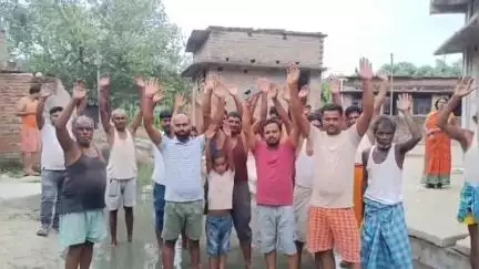 जोगापट्टी: हथिया गांव में जल जमाव से लोग आक्रोशित किया प्रदर्शन #jansamsya