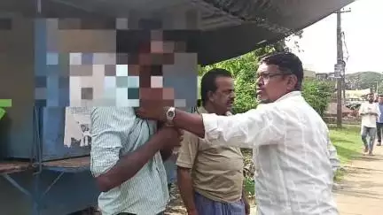 ದಾಂಡೇಲಿ: ಜೆ.ಎನ್.ರಸ್ತೆಯಲ್ಲಿ ಮಹಿಳೆಯನ್ನು ಚೂಡಾಯಿಸುತ್ತಿದ್ದ ವ್ಯಕ್ತಿಗೆ ಧರ್ಮದೇಟು