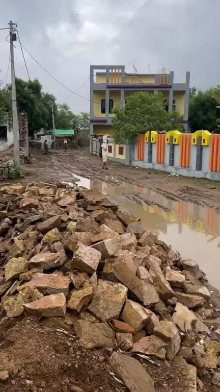 विजयपुर तहसील के लक्ष्मणपुरा पंचायत के हरिसिंह पुरा गांव की सड़को की हालत बहुत ही ज़्यादा ख़राब है