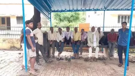 मैनपुरी: कोतवाली क्षेत्र में ट्रैक्टर ने ई-रिक्शा में मारी टक्कर, एक युवक की हुई मौत, पुलिस ने शव पीएम के लिए भेजा