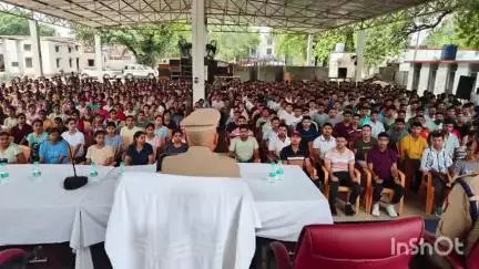 हरदोई: रिजर्व पुलिस लाइन में एसपी नीरज जादौन ने रिक्रूट आरक्षियों को जे0टी0सी0 प्रशिक्षण के लिए ब्रीफ किया