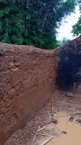 lodo ankua ke Nahi uspre me jo ki jar jar bharish me kar ab gar dish jane me ak buda bujrk dab kw mar giya