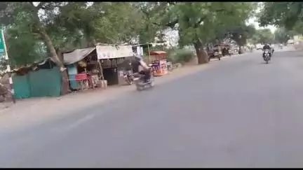 चोपडा: चहार्डी येथील १४ वर्षीय अल्पवयीनवर २१ वर्षीय तरुणांकडून बलात्कार,बलात्कारातून मुलगी गरोदर, चोपडा शहर पोलिसात गुन्हा दाखल