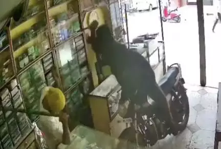 छत्तीसगढ़ के बलौदाबाजार में बेटे ने दिव्यांग पिता को 15 बार चाकू से गोदा, गिरफ्तार