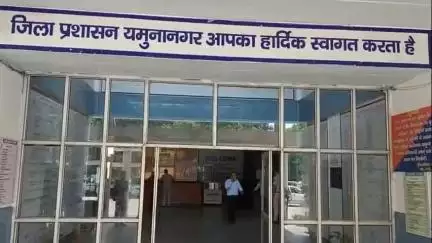जगाधरी: लघु सचिवालय में पूर्व डिप्टी मेयर ने तहसीलदार के क्लर्क पर रिश्वत मांगने का लगाया आरोप, सीएम विंडो पर शिकायत कराई दर्ज