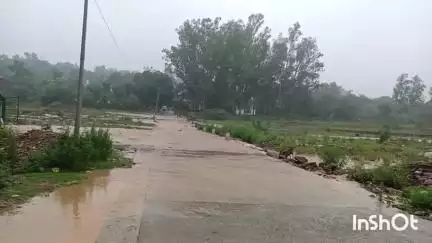 फतेहपुर: कुटवासी काजबे पर जान जोखिम में डालकर गुजर रहे वाहन चालक