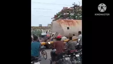कोरबा: टीपी नगर रेलवे क्रॉसिंग पर 3 घंटे तक खड़ी रही मालगाड़ी, फाटक के दोनों तरफ लगी लंबी लाइन से हजारों लोग हुए परेशान