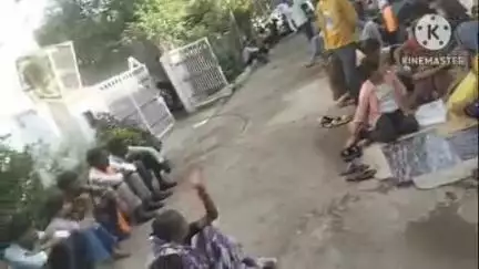 खुरई: खुरई में आधार अपडेट कराने को लेकर सुबह 4 बजे से केंद्रों पर लग रही लाइन, बच्चों के नहीं हो रहे दाखिले #jansamasya