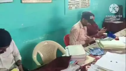 बलौदाबाज़ार: सोसाइटियों में खाद की कमी से बलौदाबाजार में किसान परेशान, महंगे दामों पर खरीदने की मजबूरी #jansamasya