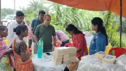 বালুরঘাট: তারাগঞ্জে দিঘার জগন্নাথ ধামের প্রসাদ বিতরণ করল ব্লক প্রশাসন, উপস্থিত BDO সহ অন্যান্যরা