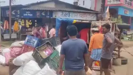 कोंडागांव: बनियागांव चौक में दहिकोंगा बाजार जा रहा माल से भरा पिकअप पलटा, हादसे में कोई हताहत नहीं