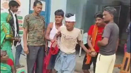 पातेपुर: बरडीहा चौक के पास हाइवा की टक्कर से युवक घायल, डॉक्टर ने सदर अस्पताल रेफर किया
