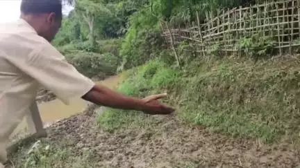 করিমগঞ্জ: নাথপাড়া থেকে সমাধিটিল্লা যাওয়ার জন্য একমাত্র ব্রিজের নেই কোন অ্যাপ্রোচ,দ্রুত সংস্কারের দাবি স্থানীয়দের #jansamasya