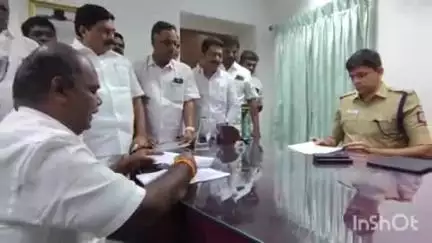 மதுரை தெற்கு: "எடப்பாடியாரின் கேலி சித்திரத்தை வெளியிட்ட அமைச்சர் டிஆர்பி ராஜா மீது நடவடிக்கை எடுத்திடுக"- ஆர்.பி.உதயகுமார் பேட்டி