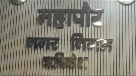 ऋषिकेश: निगम सभागार में मल्टीलेवल कार पार्किंग और निगम कार्यालय के निर्माण के संबंध में मेयर की अध्यक्षता में हुई समीक्षा बैठक