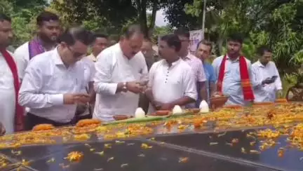 তেজপুৰ: কলাগুৰু বিষ্ণুপ্ৰসাদ ৰাভা দেৱৰ স্মৃতি দিৱস উপলক্ষে কলিবাৰীত শ্ৰদ্ধাঞ্জলি অনুষ্ঠান, উপস্থিত জিলা আয়ুক্ত আৰু বিধায়ক