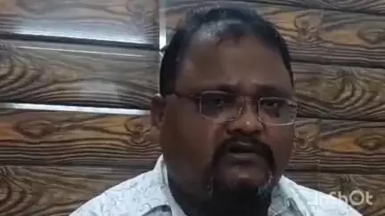 ନୟାଗଡ ସଦର: ନୟାଗଡ଼ଜିଲ୍ଲା ସାମାଜିକ ସୁରକ୍ଷା କର୍ମଚାରୀ ଙ୍କ ଅସାମାଜିକ କାର୍ଯ୍ୟ,ରାସନ କାର୍ଡ କୁ ନେଇ ଯୋଗାଣ ଅଧିକାରୀଙ୍କକାର୍ଯ୍ୟାଳୟ ରେ ପ୍ରତିକ୍ରିୟା