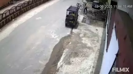 मुरैना: बालाजी गार्डन के सामने ई-रिक्शा चालक से साइकिल सवार ने की मारपीट, वीडियो वायरल