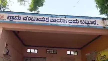ಲಕ್ಷ್ಮೇಶ್ವರ: ದನದ ದೊಡ್ಡಿ ಬಿಲ್ ಪಾವತಿಗೆ ಆಗ್ರಹಿಸಿ ಬಟ್ಟೂರು ಗ್ರಾಮ ಪಂಚಾಯ್ತಿಯಲ್ಲಿ ಜಾನುವಾರು ಕಟ್ಟಿ ರೈತನ ಆಕ್ರೋಶ