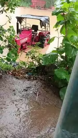 okari me nadi aane se pani jagah jagah par gaya