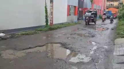 বহরমপুর: সদর শহরে কাশিমবাজার স্টেশন সংলগ্ন ঝাউখোলা এলাকার রাস্তার খারাপ অবস্থা, সমস্যায় জন সাধারণ #jansamasya