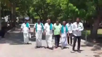 புதுக்கோட்டை: லட்சம் பெற்று மோசடி பத்திரப்பதிவில் ஈடுபட்ட அன்னவாசல் சார் பதிவாளர் சேது ராமகிருஷ்ணன் மீது நடவடிக்கை எடுக்க SPஅலுவலகத்தில் விவசாயிகள் பகார்