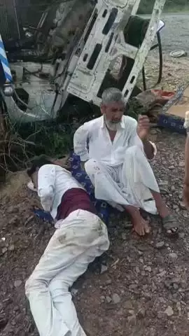 रामगढ़: रावली में ट्रक और पिकअप की भिड़ंत, पिकअप में सवार 20 लोग घायल, अंतिम संस्कार से लौट रहे थे