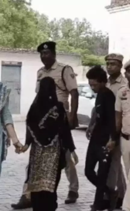 হরিয়ানায় প্রেমিকের সঙ্গে মিলে স্বামীকে রেলওয়ে ট্র্যাকে নিয়ে গিয়ে খুন স্ত্রীর