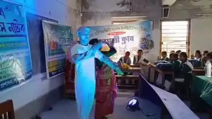 কালনা ১: বাল্যবিবাহ ও কিশোরীদের গর্ভাবস্থা প্রতিরোধে মানব পুতুল নাটকের মধ্যে দিয়ে সচেতনতা কালনার মহিষমর্দিনী গার্লস স্কুলে