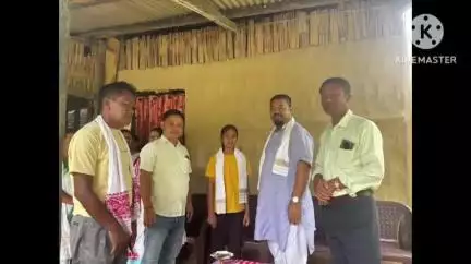 ডুমডুমা: NEET পৰীক্ষাত উত্তীৰ্ণ হোৱা ১ নং তেজী গাঁও আৰু ২ নং তেজী গাৱত দুগৰাকীকৈ ছাত্ৰীক অভিনন্দন বিধায়ক বলীন চেতিয়াৰ