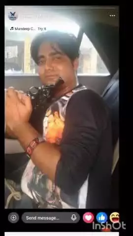 एटा: काशीराम कॉलोनी के इमरान सैफी नामक युवक का हथियारों के साथ वीडियो सोशल मीडिया पर आया सामने