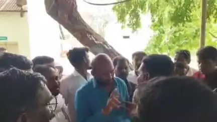हिंगोली: जिल्हा कृषी अधीक्षक अधिकारी कार्यालय येथे, शेतकरी पेशाचा हार घेऊन धडकले दालनात #Jansamasya