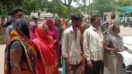 नरसिंहपुर: नरसिंहपुर : चाँदनखेड़ा के पात्र हितग्राहियों को नहीं दिया जा रहा पीएम आवास का लाभ झोपड़ों में रहने को मजबूर #jansamasya