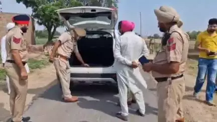 ਤਲਵੰਡੀ ਸਾਬੋ: ਤਲਵੰਡੀ ਵਿਖੇ ਸੀਲ 15 ਅਪਰੇਸ਼ਨ ਤਹਿਤ ਪੁਲਸ ਦੀ  ਨਾਕਾਬੰਦੀ ਸ਼ਕੀ ਵਾਹਨਾਂ ਦੀ ਚੈਕਿੰਗ ਡੀਐਸਪੀ ਰਾਜੇਸ਼ ਸਨੇਹੀ