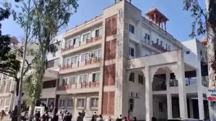 लाडपुरा: जोधपुर और उदयपुर में रेजिडेंट डॉक्टरों की मौत के मामले में कोटा के डॉक्टरों ने काली पट्टी बांधकर जताया विरोध