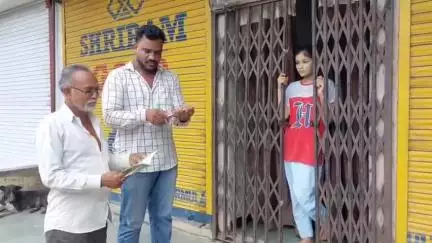 मंदसौर: खानपुरा क्षेत्र में नगर पालिका की जलकर विभाग की टीम द्वारा अवैध नल कनेक्शन काटने की कार्रवाई
