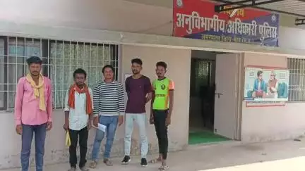 ग्राम भदवा के आदिवासी समाज ने SDOP कार्यालय में मिश्रा परिवार पर ज़मीन कब्ज़ाने का आरोप लगाया