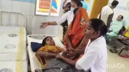 बांका: शिकानपुर गांव में इंडक्शन चूल्हे पर खाना बनाते समय महिला को लगा करंट, अस्पताल में भर्ती