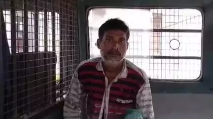 হাবরা ১: গোবরডাঙ্গা শ্মশান এলাকা থেকে এক দুষ্কৃতীকে গ্রেফতার করে আদালতে পেশ