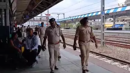 बेतिया: वंदे भारत ट्रेन को लेकर बेतिया रेलवे स्टेशन पर कड़ी सुरक्षा व्यवस्था, रेल डीएसपी ने दी जानकारी