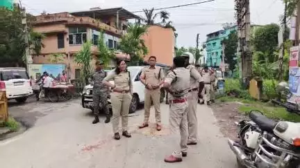 বারাসাত ১: দত্তপুকুর-নীলগঞ্জ রোডে কালভার্ট সংস্কার পরিদর্শনে বারাসাত পুলিশ সুপার প্রতীক্ষা ঝারখারিয়া#jansamasya