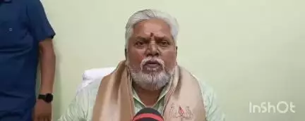 गोपालगंज: बिहार के सहकारिता मंत्री डॉ. प्रेम कुमार ने गोपालगंज में की विभागीय कार्यों की समीक्षा