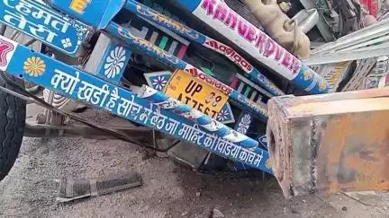 स्वार: रामपुर-बाजपुर मार्ग पर मानपुर में चालक को नींद आने के कारण ट्रक खाई में गिरा, चालक हुआ घायल